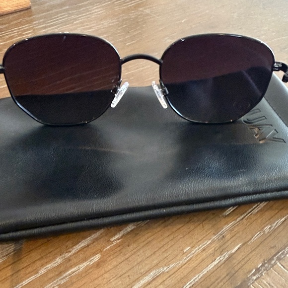 Quay Big Time Sunglasses - Picture 5 of 5